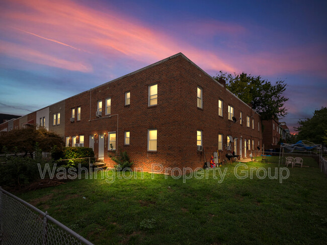 Building Photo - 1701 Montello Ave NE