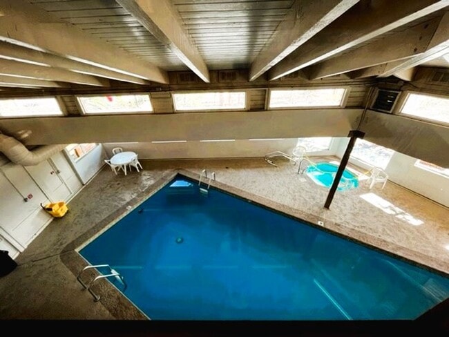 Building Photo - Long Term Rental- Buffalo Ridge/Village 403CC