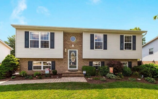 Building Photo - 45 Archwood Ave