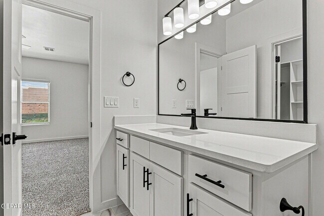 Building Photo - 13909 Paseo Perlas Dr