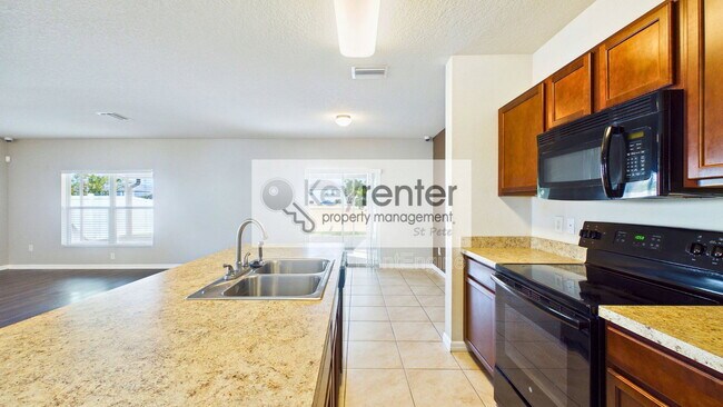 Building Photo - 14517 Dunrobin Dr