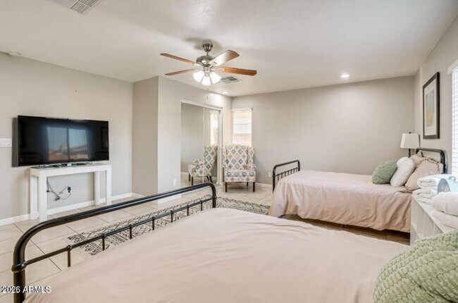 Building Photo - 9819 N 67th Dr