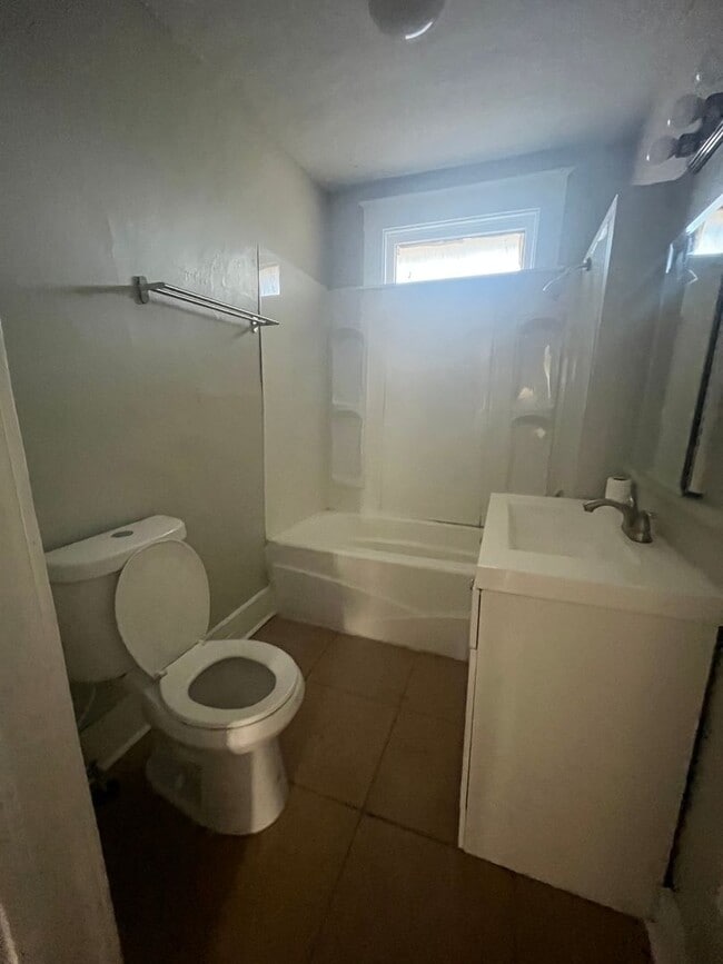 Building Photo - Renovated house in quite Neighborhood