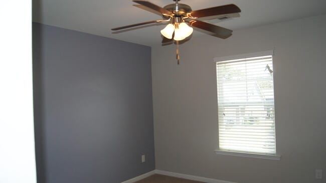 Building Photo - 375 Niblick Dr