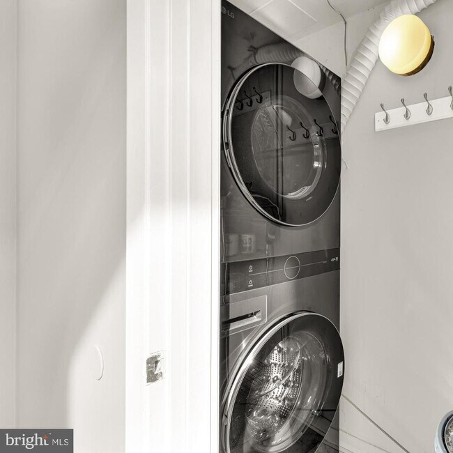 Building Photo - 1437 Rhode Island Ave NW