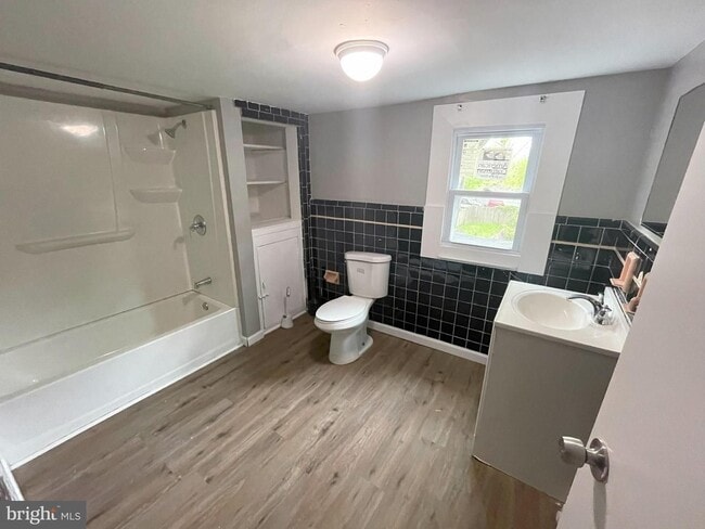 Building Photo - 3 Bedroom 1.5 Bathroom Home.