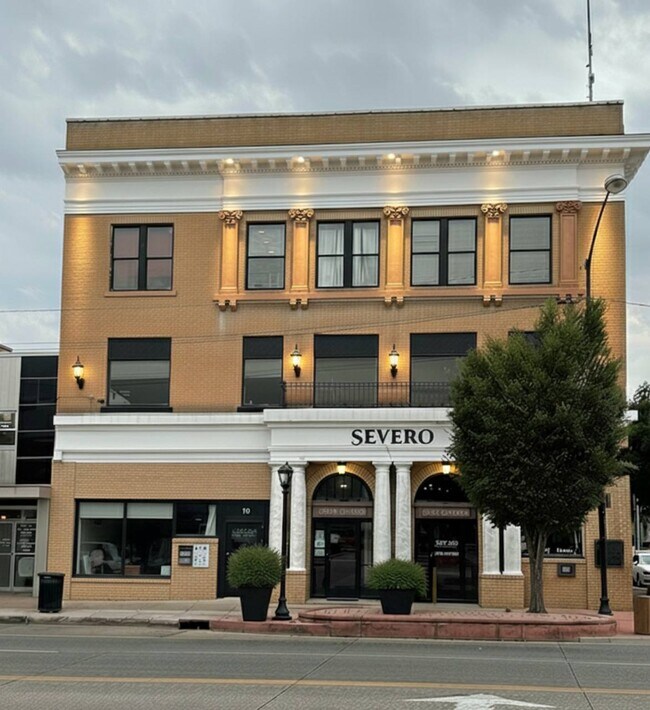 Building Photo - VINTAGE VAULT