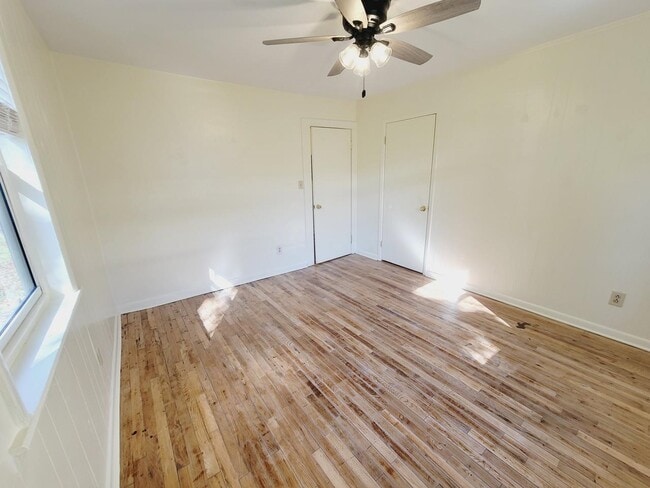 Building Photo - 1307 Elberta Dr