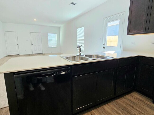 Building Photo - 418 Paddlefish Ln