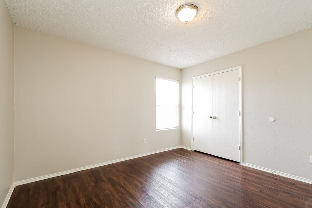 Building Photo - 8737 Hunters Point Way