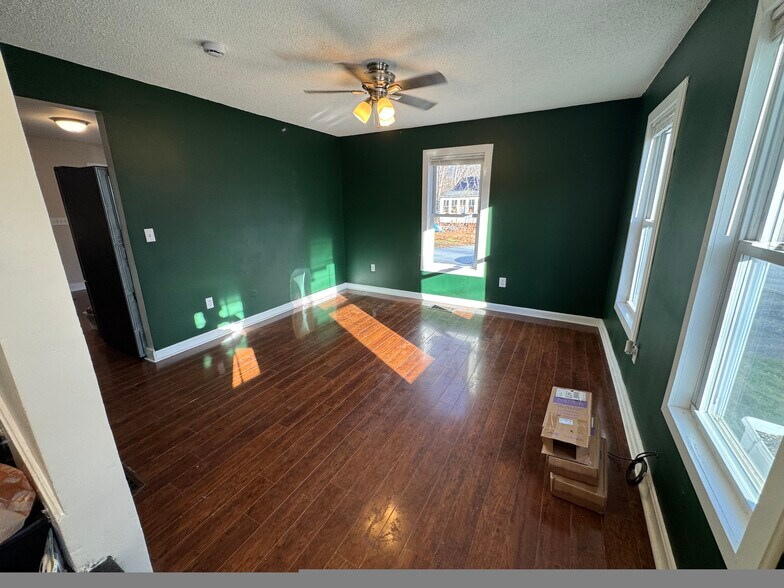 Building Photo - 4 Library St