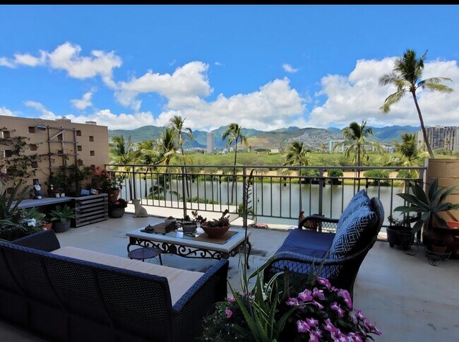 Building Photo - 2415 Ala Wai Blvd