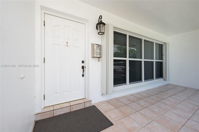 Building Photo - 810 S Rainbow Dr