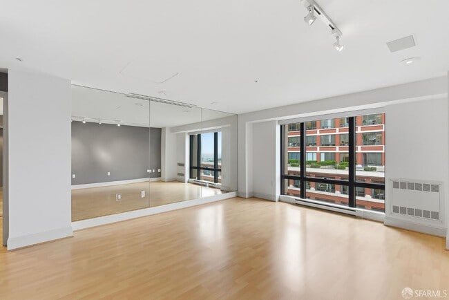 Building Photo - 75 Folsom St