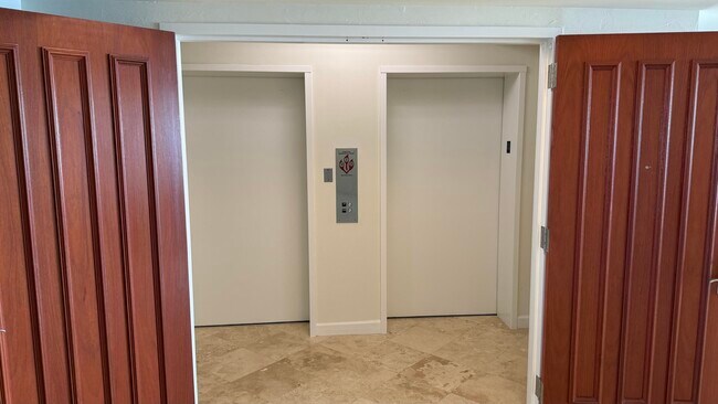 Building Photo - 3200 N Ocean Blvd