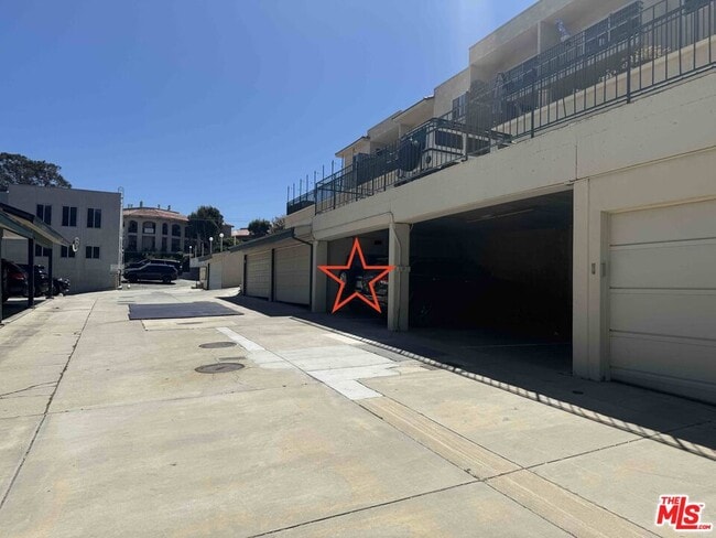 Building Photo - 6475 Kanan Dume Rd