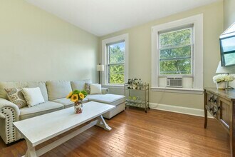 Building Photo - 1060 Beacon St