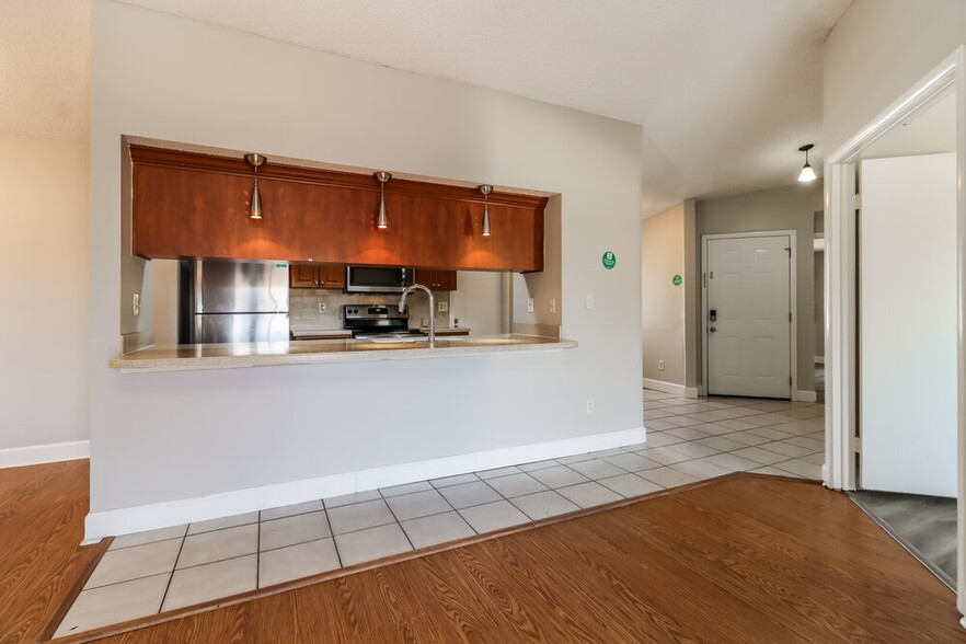 Building Photo - 7511 Breezewood Ct