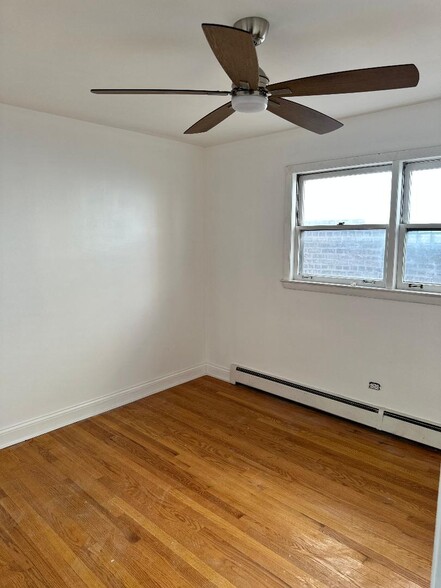 Building Photo - 5530 N Mango Ave