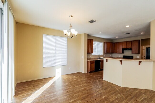 Building Photo - 1316 S Flaxseed Dr