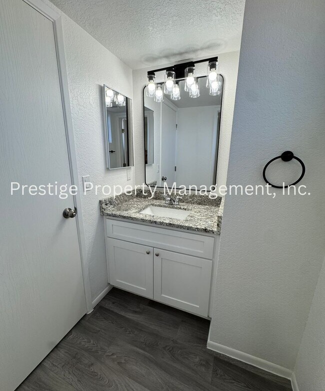 Building Photo - Newly Remodeled Southwest Gem W/ Pool