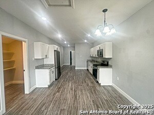 Building Photo - 7550 Oak Chase