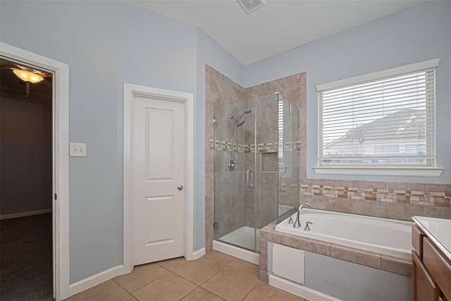 Building Photo - 1730 Macclesby Ln