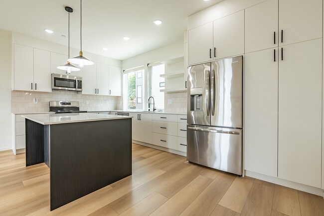 Building Photo - 8326 C 16TH AVE NW 98117