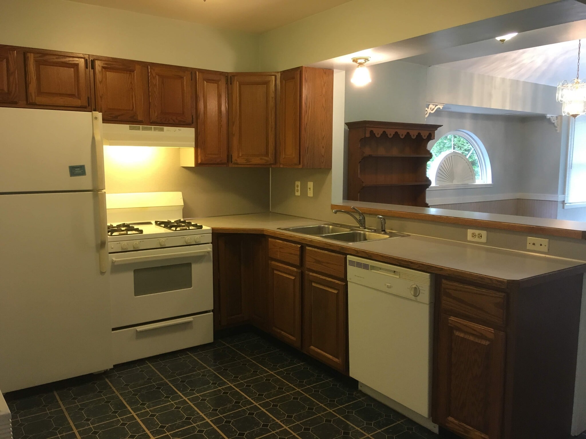 kitchen - 11347 Ford Road