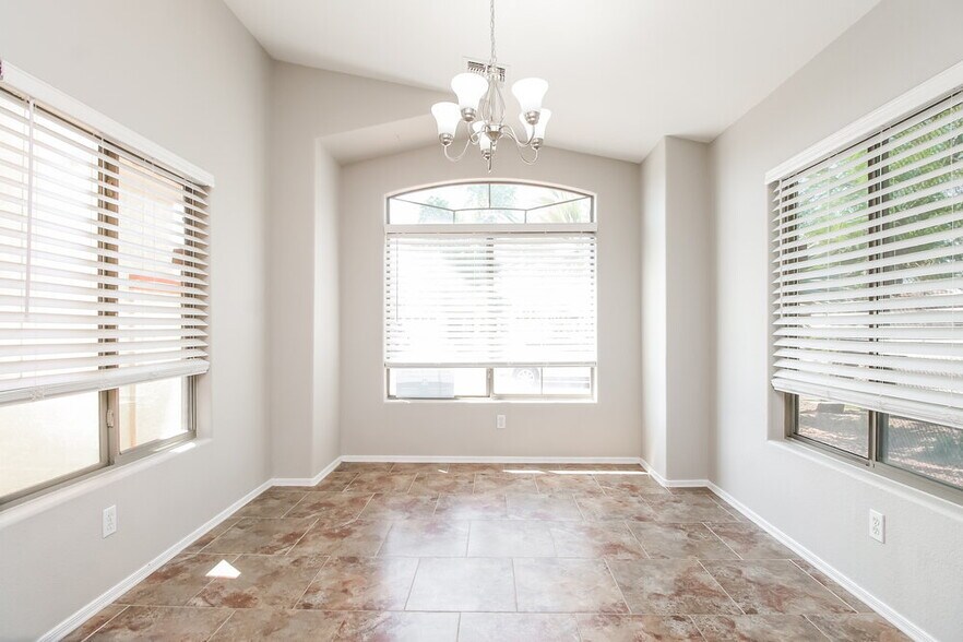 Building Photo - 3834 E Longhorn Dr