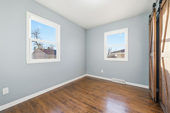 Building Photo - Fully remodeled 4 bed charmer