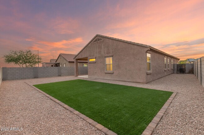 Building Photo - 23759 W Magnolia Dr