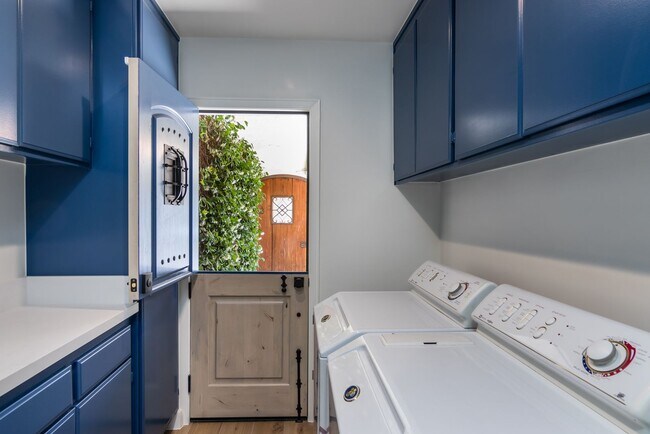 Building Photo - Beautiful First Neighborhood home!