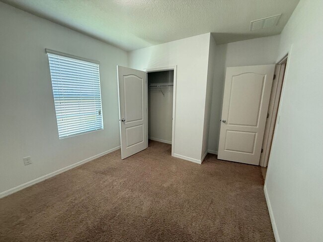 Building Photo - 4/2 Haines City Home