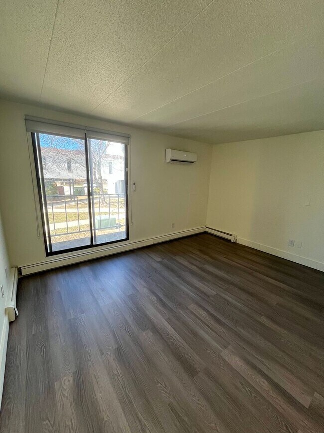 Building Photo - Studio Premium