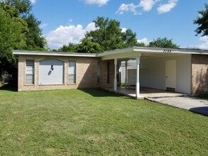 Building Photo - 7132 Larksong St