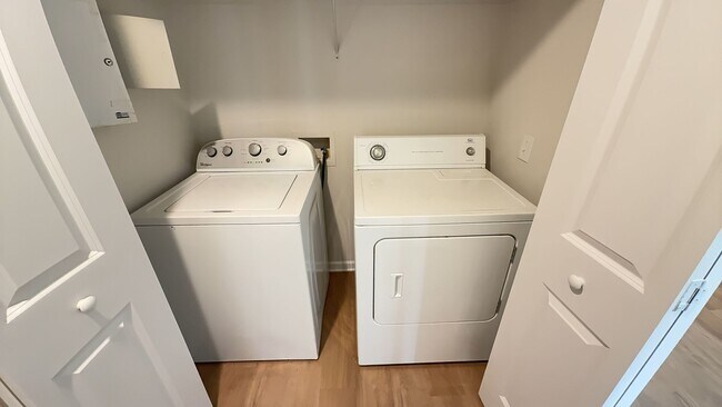 Building Photo - BRIDGEWATER HOME! LEASING FOR NOW OR AUGUST 2026! 1/2 Off Deposit!