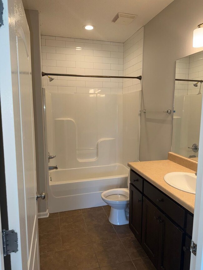 Building Photo - LEASING FOR FALL 2027 3 Bed/3 Bath Forest Lake Home less than a mile from campus!