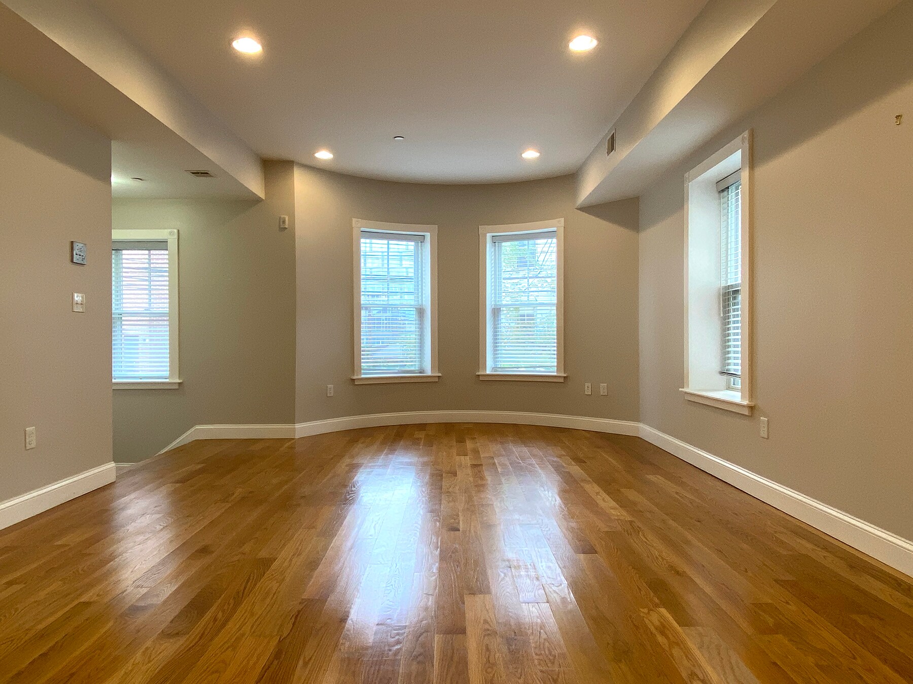 Building Photo - 58 Kent St