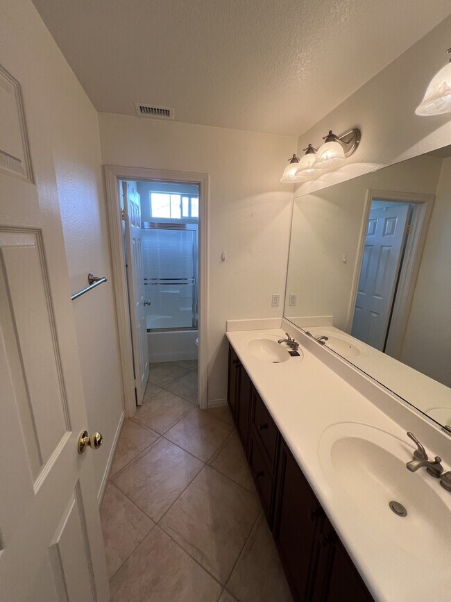 Building Photo - 42251 Harwick Ln