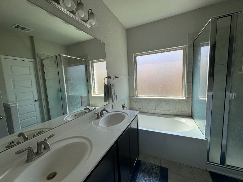 Building Photo - 616 Allens Creek Way