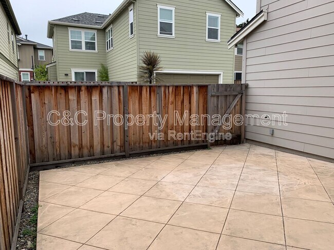 Building Photo - 412 Bungalow Dr