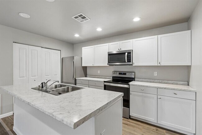 Building Photo - 401 Debra Ct