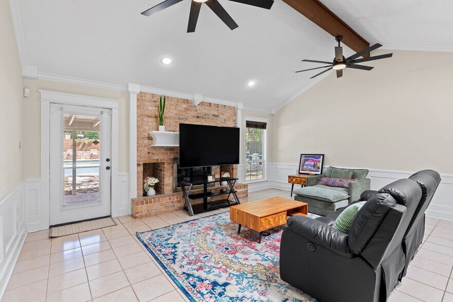 Building Photo - 908 Green Meadow Dr