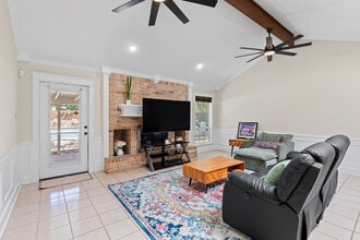 Building Photo - 908 Green Meadow Dr