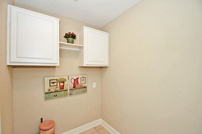 Building Photo - 12225 Medina Lake Dr