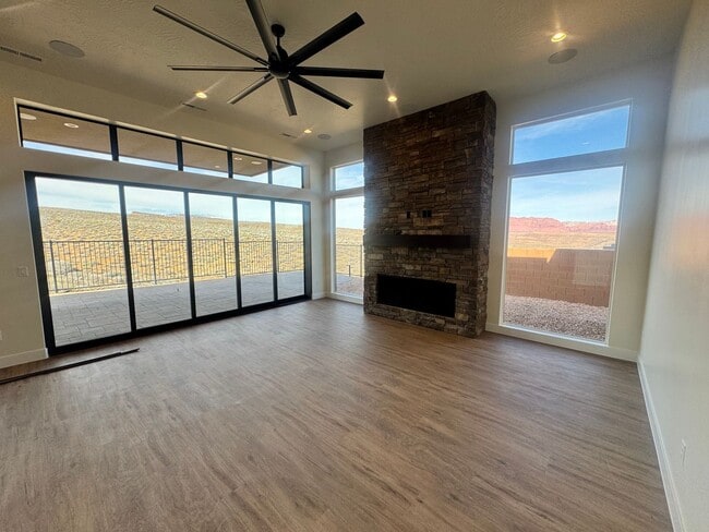 Building Photo - Beautiful Single-Level Home with Trail Access & Stunning Views!!!