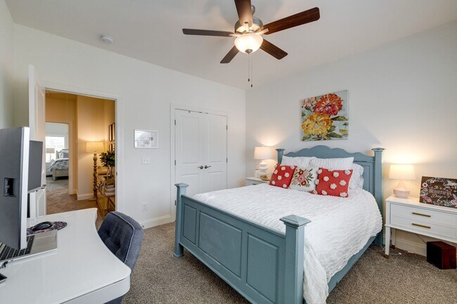 Building Photo - Townhome For Lease