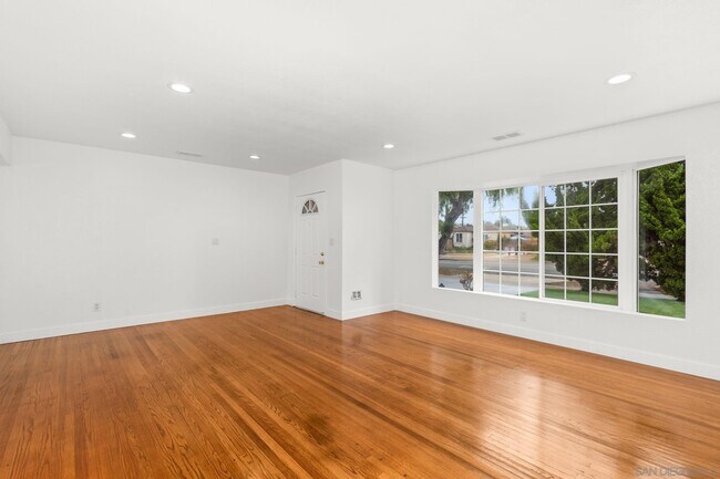 Building Photo - 614 5th Ave