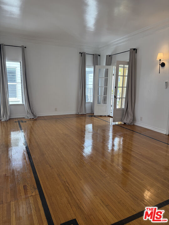 Building Photo - 157 N La Peer Dr